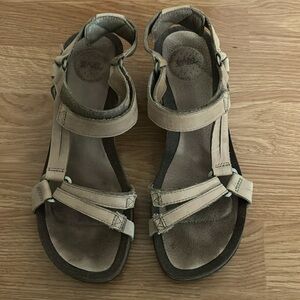 Teva sandals. Ladies size 8 tan.